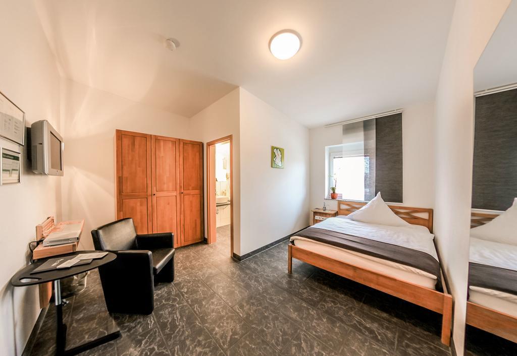 Inwest Hotel Garni Crailsheim Phòng bức ảnh